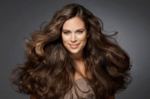 Egészséges, szépen fénylő haj! 4 lépcsős hajszerkezet újjáépítő kezelés relaxáló fejmasszázzsal és vasalással vagy göndörítéssel + igény szerint hajvágás