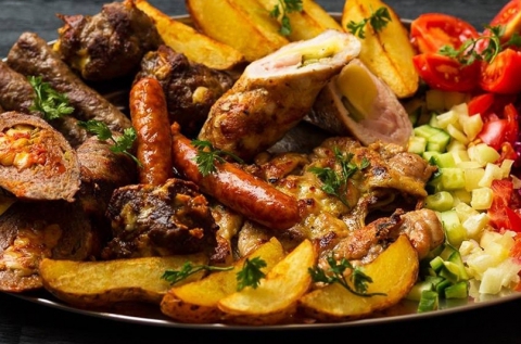 2 személyes grilltál szerb ételekkel