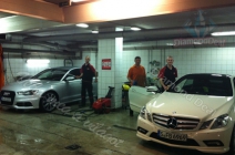 Teljes körű kézi autómosás kárpittisztítással, műanyag ápolással és gépi wax-szal + 2 órás parkolás