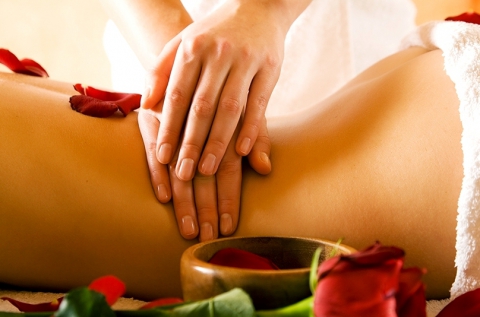 Izomlazító masszázs köpölyözéssel