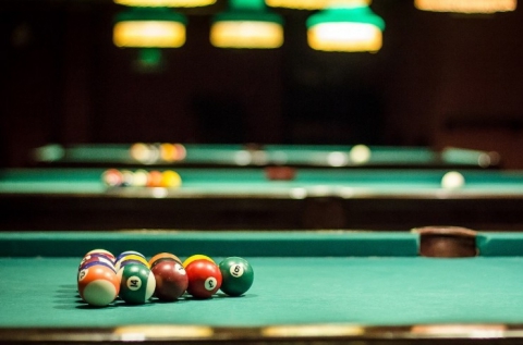 2 óra biliárdozás + 2x0,5 l választható limonádé