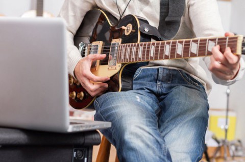 Online 12 hónapos gitártanfolyam kezdőknek