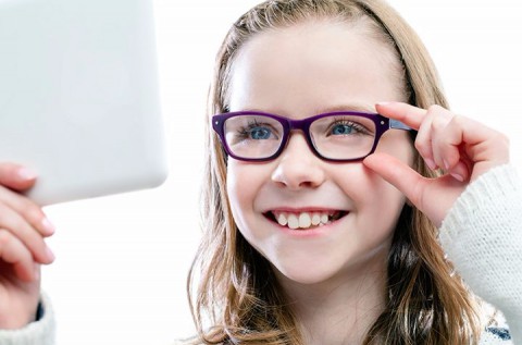 Gyerekszemüveg látásvizsgálattal
