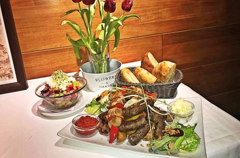 Délszláv lakoma 2 fő részére egy hajón