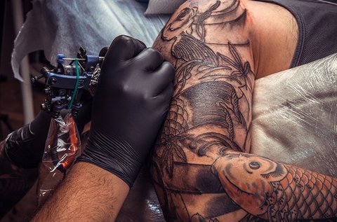 Színes vagy fekete-fehér tetoválás készítés 1 órában