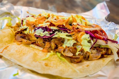 Dürüm kebab menü sültkrumplival és üdítővel