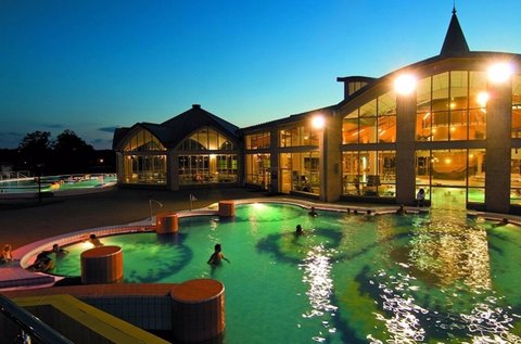 Sárvári családi relaxálás fürdőbelépővel