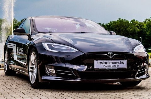 Tesla Model S élményvezetés 60 percben