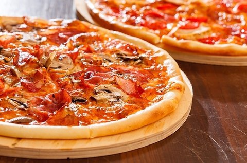2 db választható ízletes 32 cm-es pizza