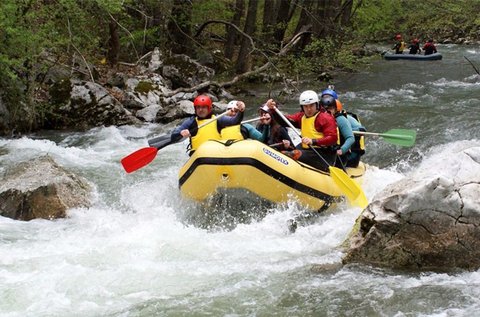 Izgalmas rafting Romániában a Csernán