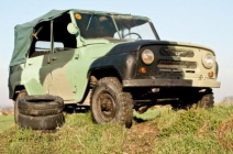 1 órás extrém élményvezetés egy UAZ-469-es parancsnoki terepjáróval Kápolnásnyéknél (utasokkal maximum 5 főig)