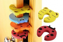 Színes, figurás ajtóbecsapódás gátló kemény habszivacsból a gyerekek védelmére (katicabogár, cica, tigris, maci, lepke vagy kismalac)