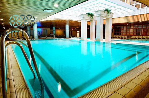 Hétköznapi úszó belépőjegy az Aquincum Hotelbe