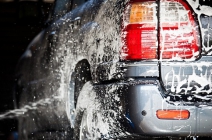 Külső-belső autómosás bogároldással, aktív habos előmosással, viaszolással és belső ápolással