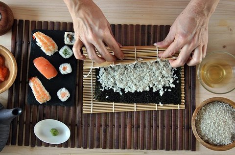 Sushi készítő tanfolyam evőpálca használattal
