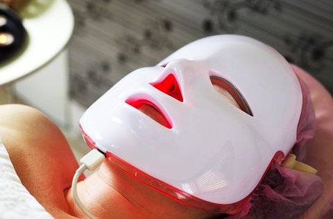 LED maszkos bőrfiatalító kezelés masszázzsal