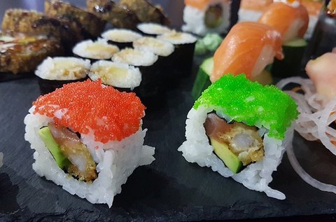 66 db-os szumo sushi szett 4 fő részére