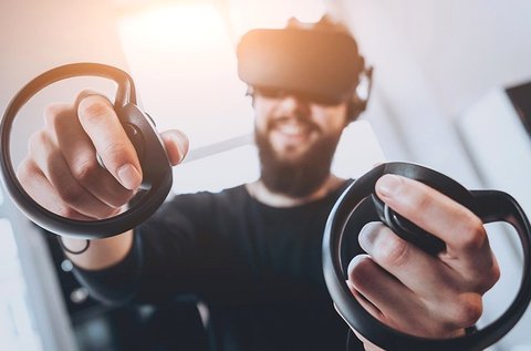 VR szórakozás videókkal vagy interaktív játékokkal