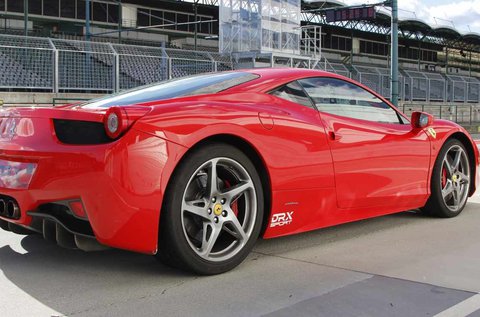 2 körös száguldás 570 lóerős Ferrari 458 Italiával