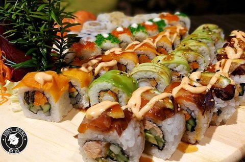30 db-os sushi válogatás makikkal és nigirikkel