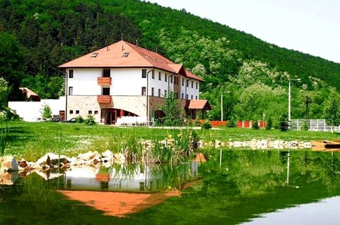 Sátoraljaújhelyi pihenés Bambi Állatfarm belépővel