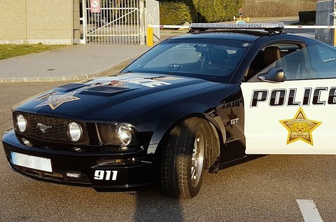 3 körös Ford Mustang GT Police vezetés