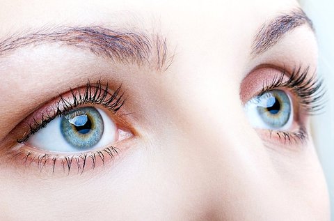 Felső szemhéj korrekció mindkét szemre