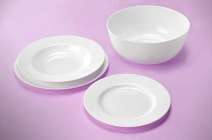 19 részes olasz Bormioli Rocco dizájn fehér tányérkészlet 6 db mély, 6 db lapos és 6 db desszertes tányérral, 1 db salátás tállal (mosogatógépben mosható)