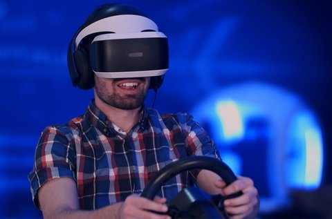 Virtual Reality szimulátoros autóversenyzés