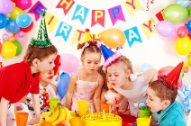 2 órás, 8 fős szülinapi zsúr szervezése animátorral, választható kellékkel (jégkása, vattacukor vagy popcorn készítő, ugrálóvár, vízicsúszda, italadagoló, csokizuhatag)