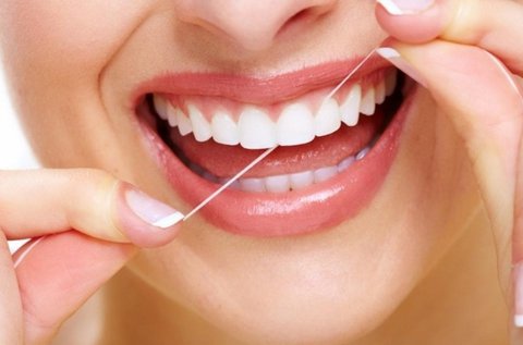 Egészséges fogsor fogkő-eltávolítással