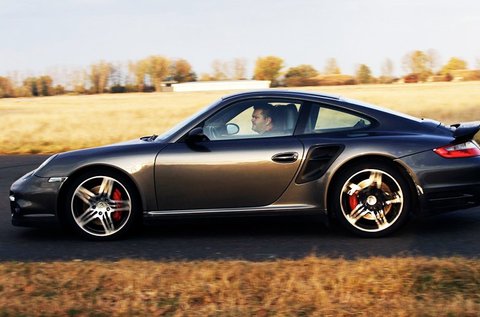Vezess Porsche 911 Turbo sportkocsit 2 körön át!