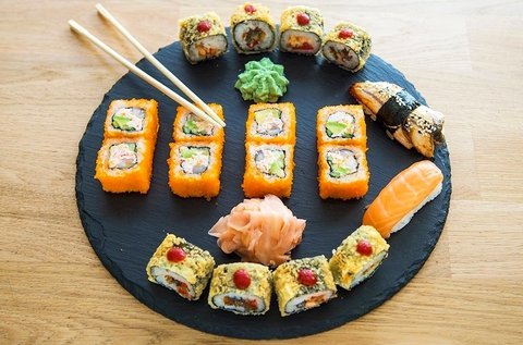 4 féle választható sushi válogatás a belvárosban