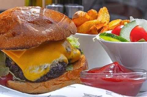 Organikus kézműves sajtburger a belvárosban