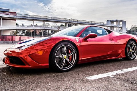 2 körös Ferrari 458 Italia sportautó vezetés