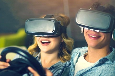 Virtual Reality szimulátoros autóversenyzés 1-4 főre