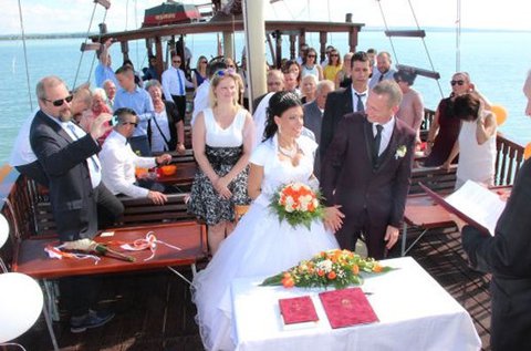 Hajós esküvő a Balatonon, siófoki lakodalommal