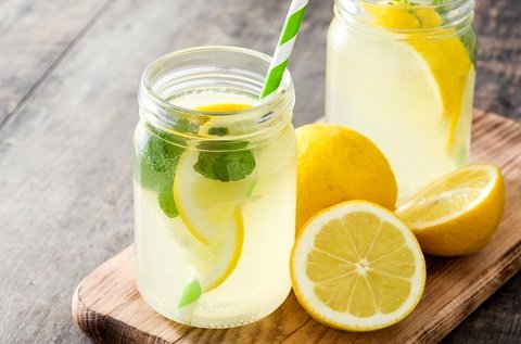Frissítő limonádé többféle ízben 2 fő részére