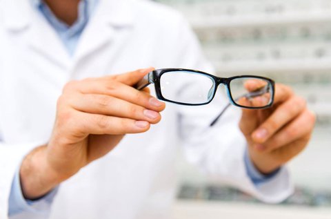 Komplett szemüveg divatos kerettel, látásvizsgálattal