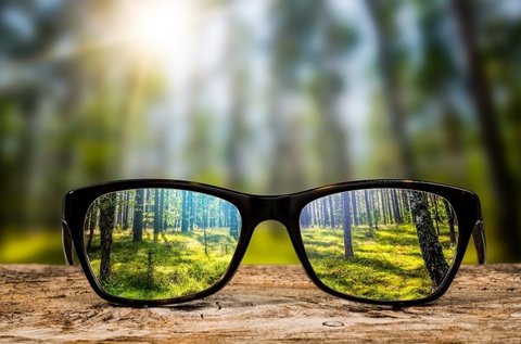 Komplett szemüveg készítése látásvizsgálattal